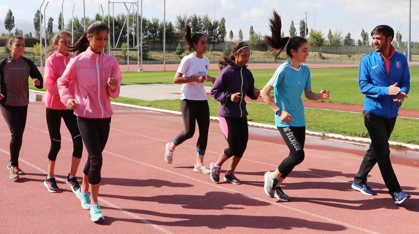 'Kardelenlerin' başarı &ouml;yk&uuml;s&uuml;