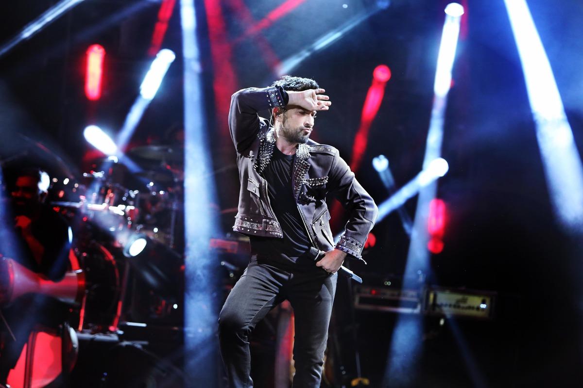 Tarkan ikinci kez Harbiye'de! Hayranlarını mest etti