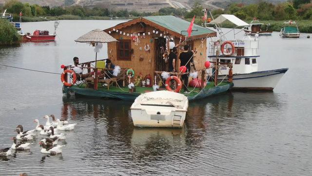 (Havadan fotoğraflarla) Riva Deresi'nin yüzen evi