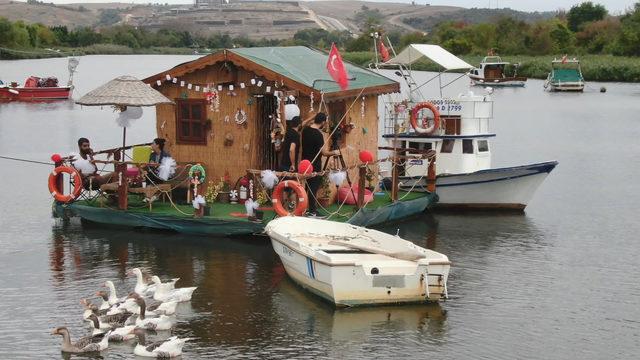 (Havadan fotoğraflarla) Riva Deresi'nin yüzen evi