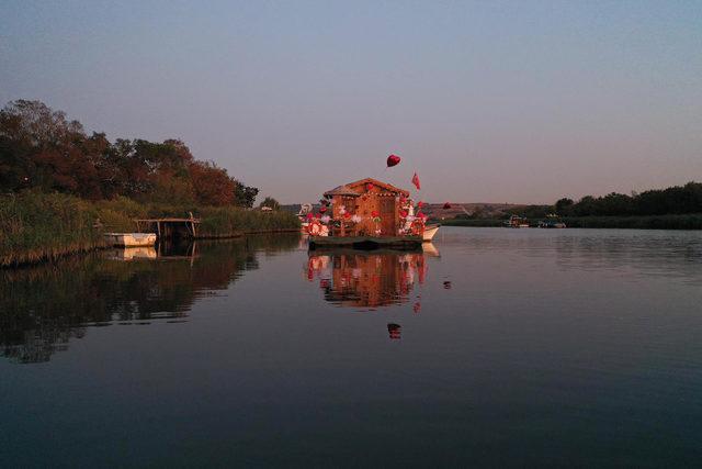 (Havadan fotoğraflarla) Riva Deresi'nin yüzen evi