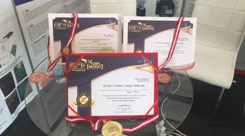 Buluş fuarında D&uuml;zce &Uuml;niversitesi 3 madalya kazanarak adından s&ouml;z ettirdi