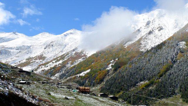 2300 rakımlı Yukarı Kavrun Yaylası, bembeyaz oldu 1