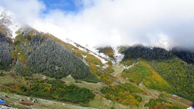 2300 rakımlı Yukarı Kavrun Yaylası, bembeyaz oldu 2