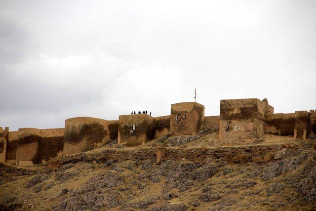 Bayburt Kalesi'nde gün yüzüne çıkarılan müzede sergilenecek