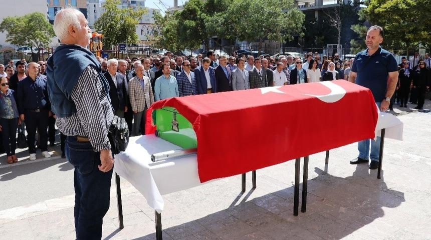 Emekli &ouml;ğretmen Fikret Ersezer son yolculuğuna uğurlandı