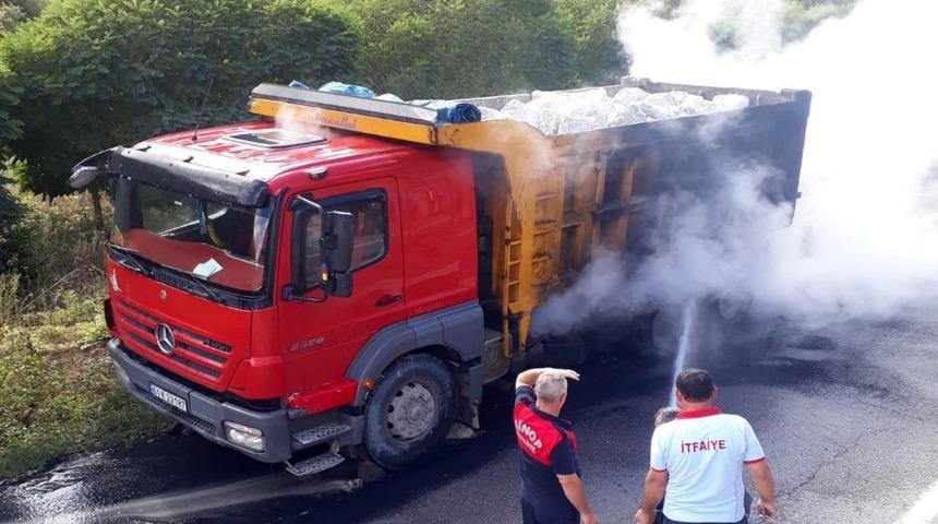 Sinop&rsquo;ta taş y&uuml;kl&uuml; kamyon alev aldı