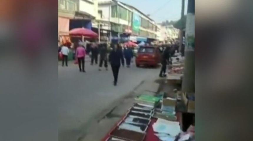 Çin'de kamyon kalabalığın arasında daldı! Ölü ve yaralılar var