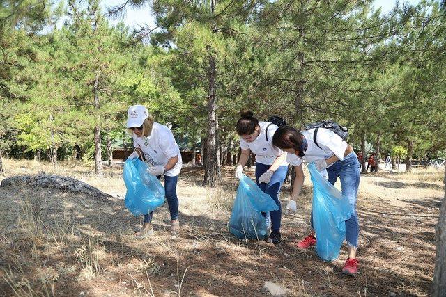 Battalgazi’de 169 ülke ile birlikte aynı zamanda çevre temizliği yapıldı