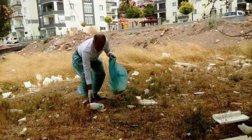 Muhtardan &ccedil;&ouml;p poşetli tepki