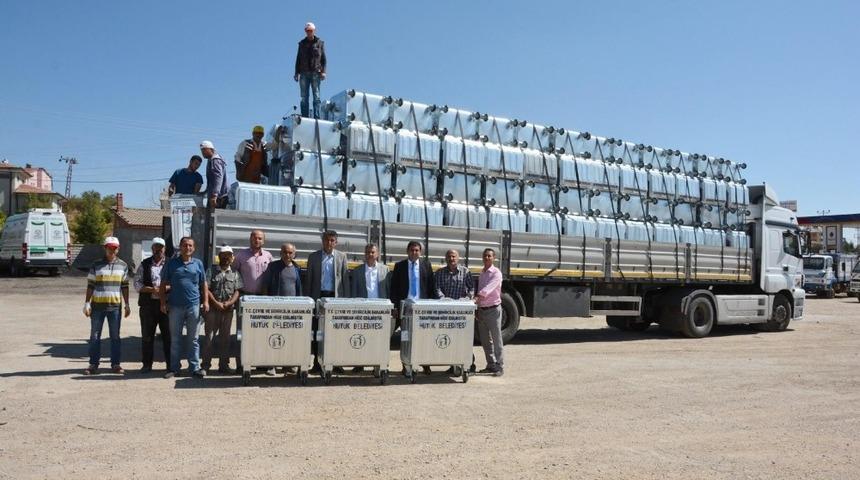 &Ccedil;evre Ve Şehircilik Bakanlığından H&uuml;y&uuml;k&rsquo;e konteyner desteği