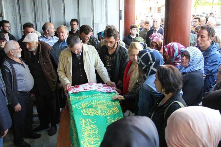 Neslican Tay'a son veda! Cenaze töreninden çok acı fotoğraflar... G1