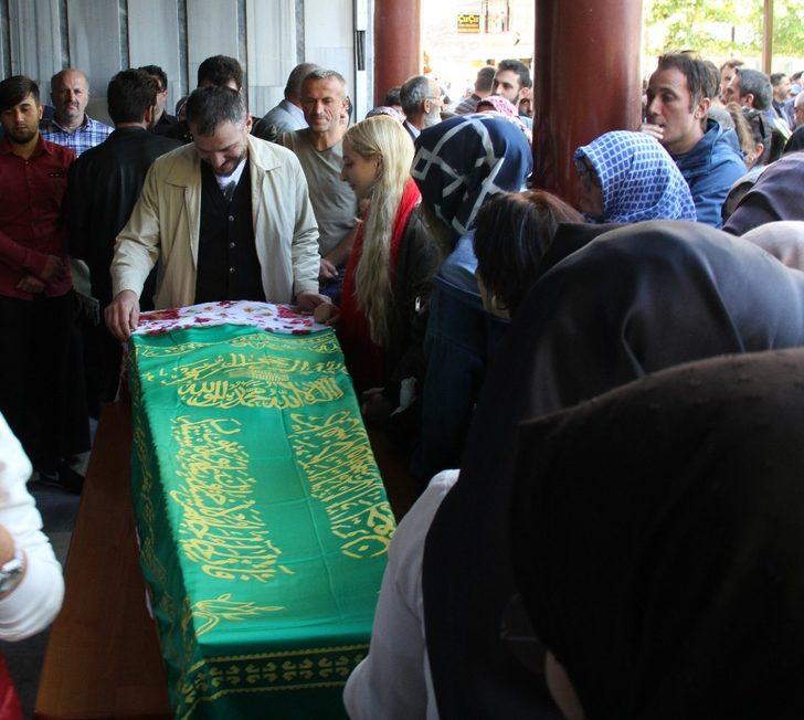 Neslican Tay'a son veda! Cenaze töreninden çok acı fotoğraflar... G3