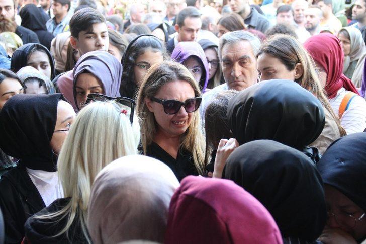 Neslican Tay'a son veda! Cenaze töreninden çok acı fotoğraflar... G4