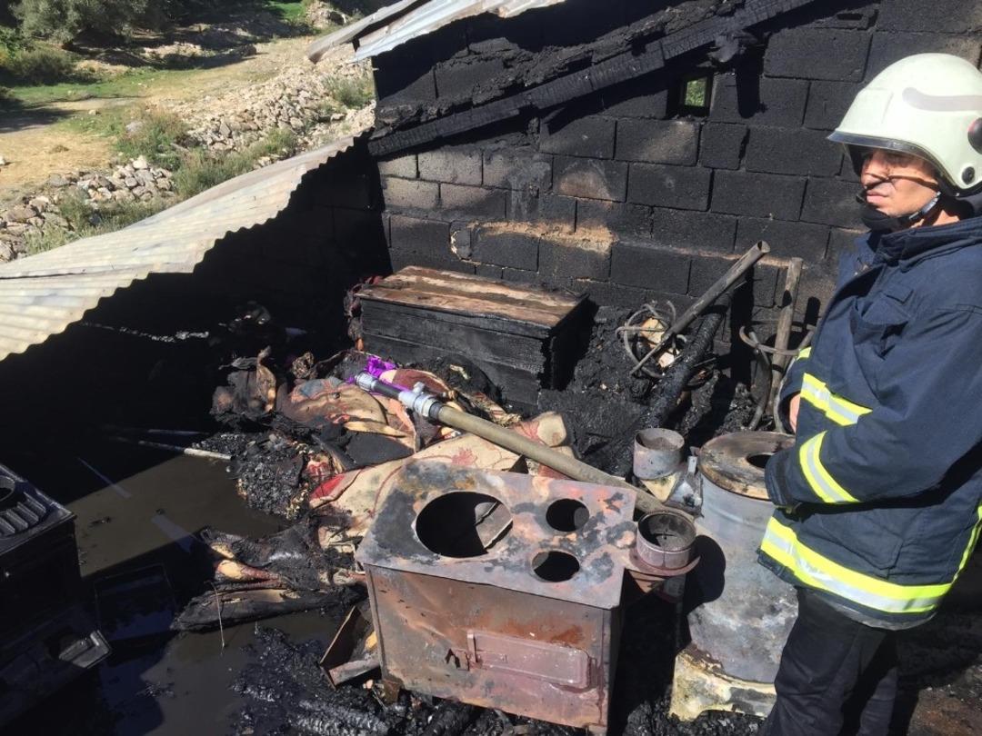 Bah&ccedil;esaray&rsquo;da &ccedil;atı yangını korkuttu