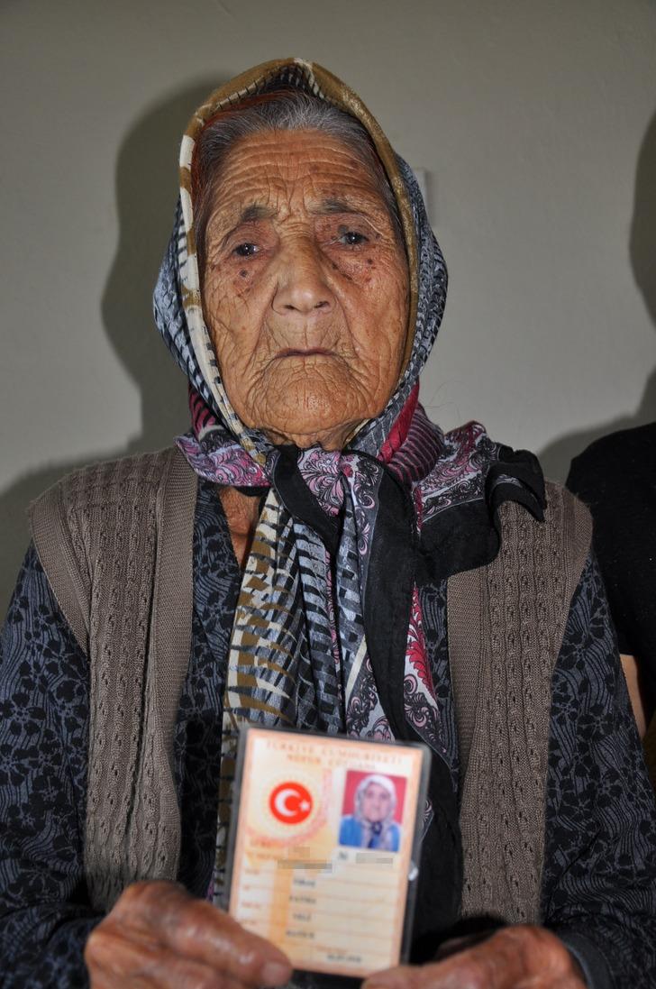 3 padişah, 12 cumhurbaşkanı, 33 başbakan gören 110 yaşındaki Fatma nine Atatürk'ü anlattı G1