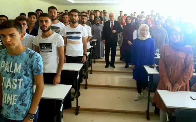 Başkan Tahmazoğlu’ndan öğrencilere aşure ikramı
