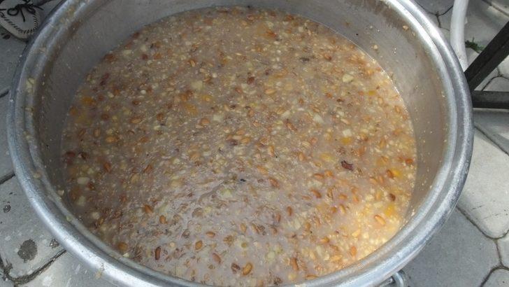 Burhaniye’de 3 bin kişiye aşure ikramı yapıldı G3