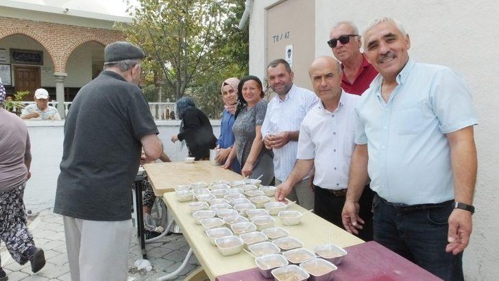 Burhaniye’de 3 bin kişiye aşure ikramı yapıldı G4