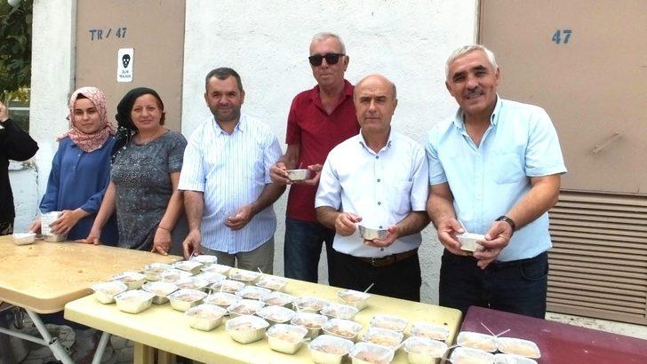 Burhaniye’de 3 bin kişiye aşure ikramı yapıldı G5