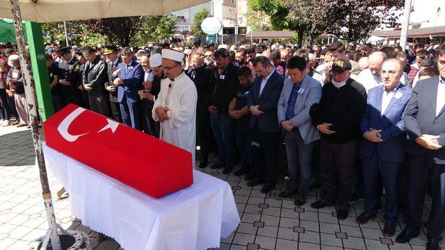 Beyin kanamasından hayatını kaybeden er toprağa verildi