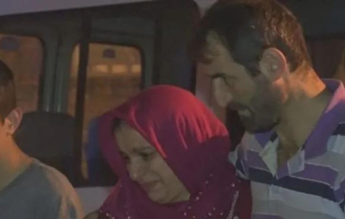 Yanan ara&ccedil;ların başında g&ouml;zyaşı d&ouml;k&uuml;p ağıt yaktı