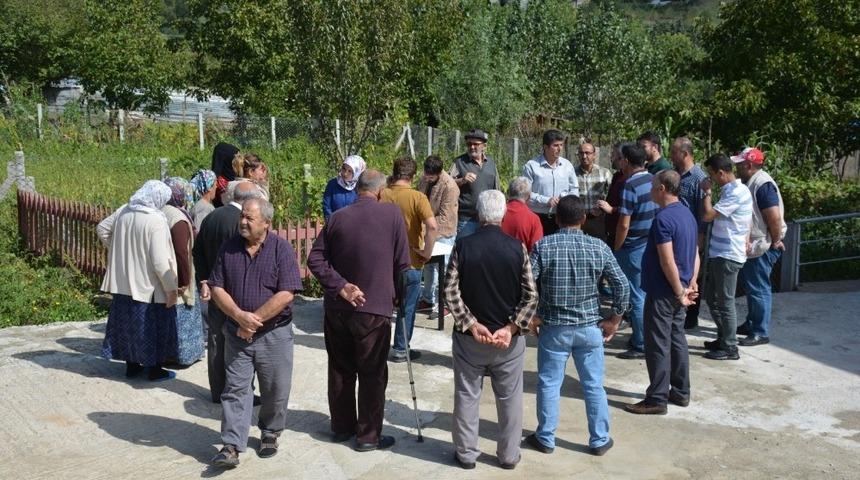 Mahalle sakinleri &uuml;st ge&ccedil;it istiyor