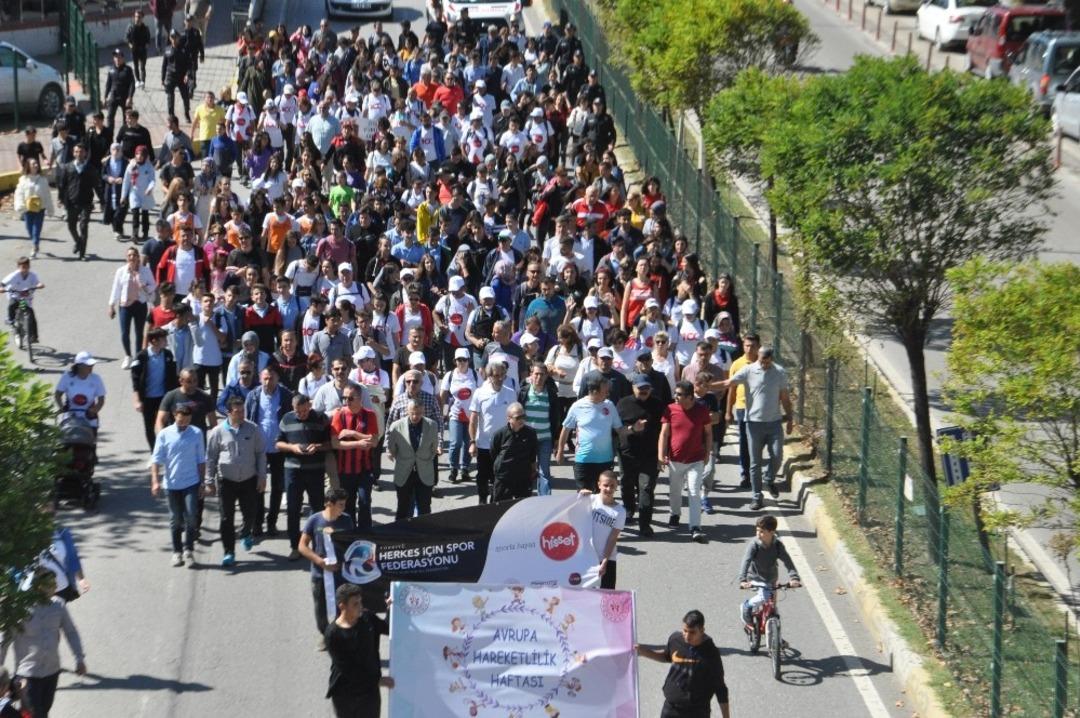 Kardelen bebek y&uuml;r&uuml;y&uuml;ş&uuml;n ilgi odağı oldu