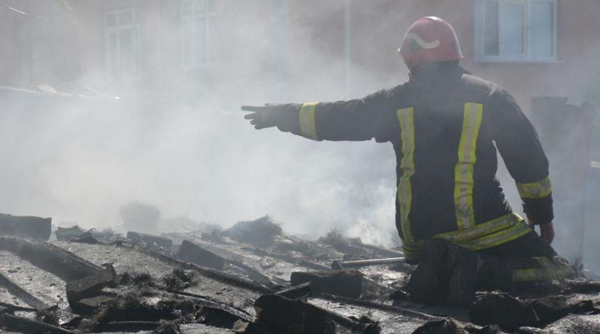 Ekmek yapmak isteyen kadınlar tandırlığı küle çeviriyordu