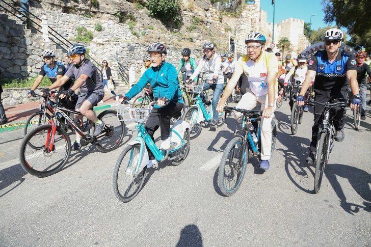 Kanserle mücadele eden çocuklar için pedal çevirdiler G1