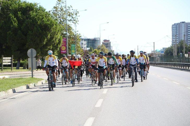 Kanserle mücadele eden çocuklar için pedal çevirdiler G3