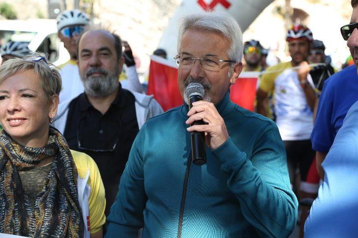 Kanserle mücadele eden çocuklar için pedal çevirdiler G5