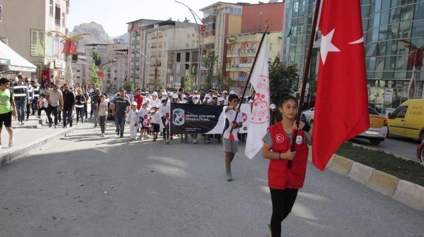 Hakkari&rsquo;de &rsquo;Sağlık i&ccedil;in beraber y&uuml;r&uuml;yelim&rsquo; etkinliği