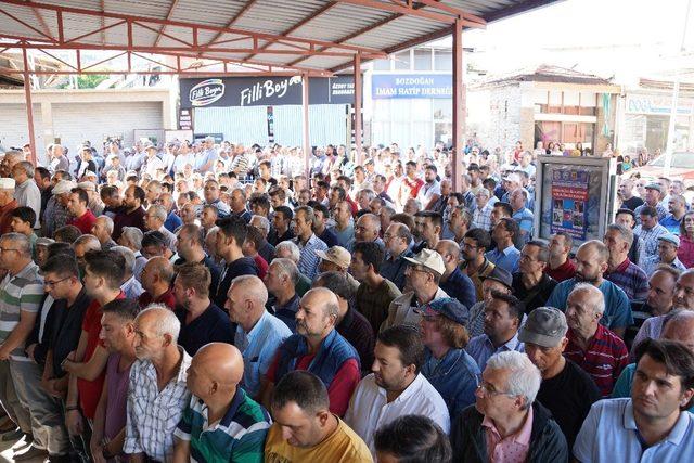 Trafik kazasında ölen emekli müdür ve eşi son yolculuklarına uğurlandı