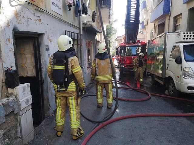 Kadıköy Fikirtepe'de yangın