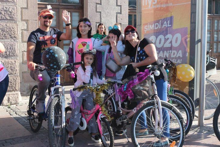 Süslü Kadınlar bisikletle şehir turu attı G2