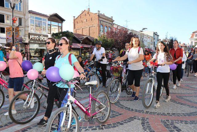 Edirne'de 'Süslü Kadınlar Bisiklet Turu' gerçekleştirildi