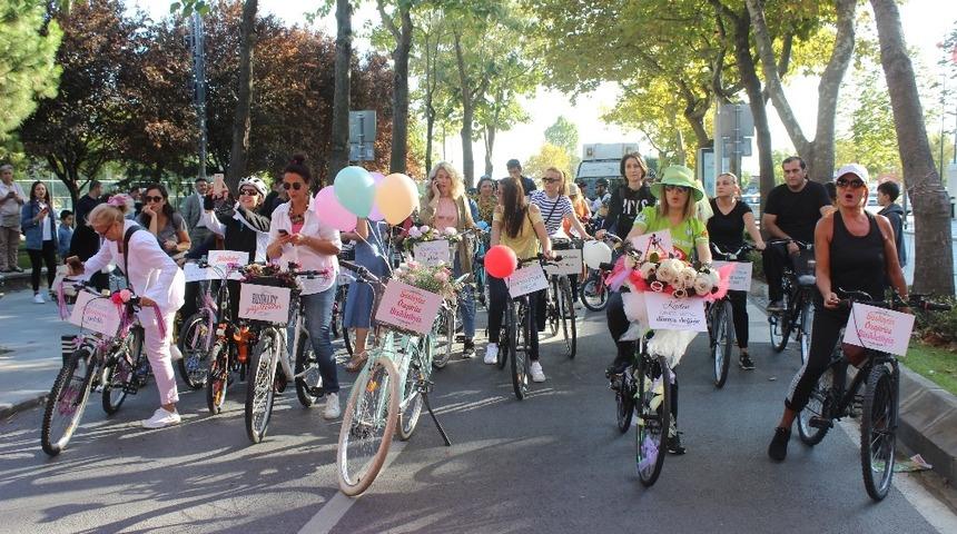 &lsquo;S&uuml;sl&uuml; Kadınlar&rsquo; s&uuml;sl&uuml; bisikletleriyle caddelerde