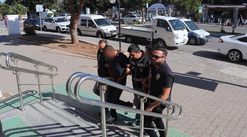 Çeşme’de tekne çalarken yakalandılar