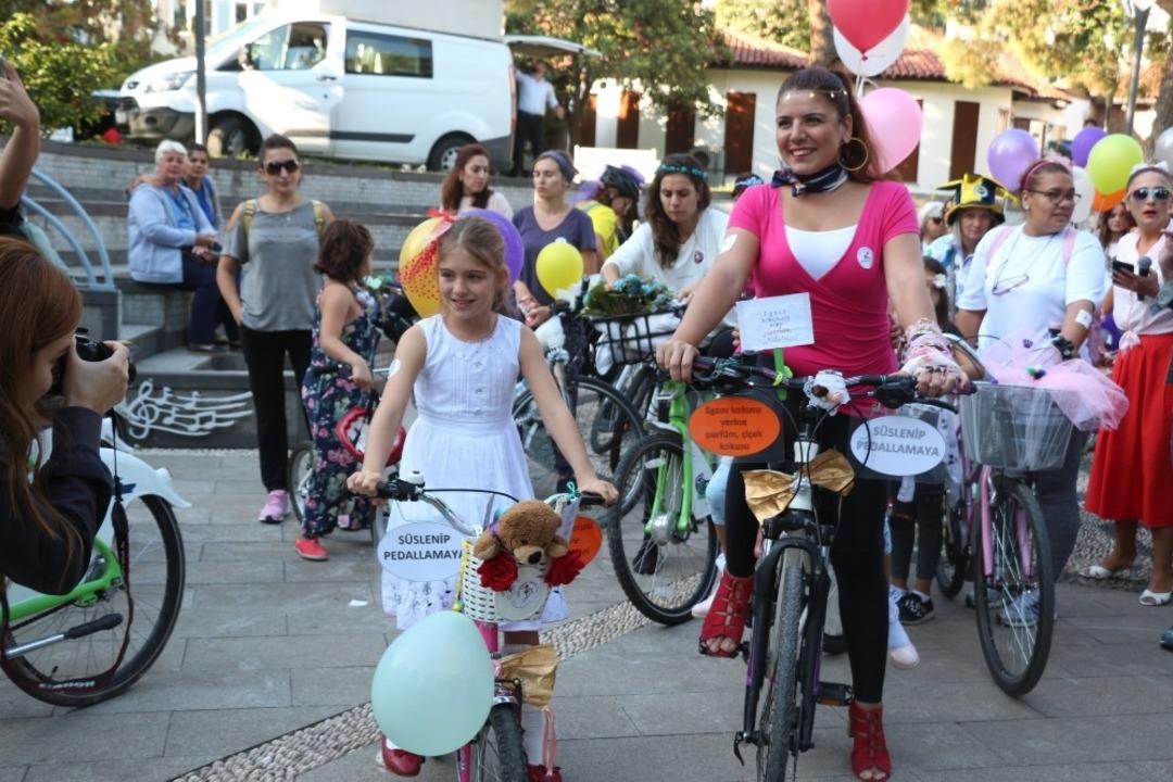 Kocaeli&rsquo;de &rsquo;S&uuml;sl&uuml; kadınlar&rsquo; &ccedil;evre i&ccedil;in pedal &ccedil;evirdi