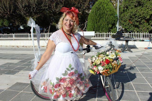 'Süslü kadınlar', otomobilsiz kentler için pedal çevirdi