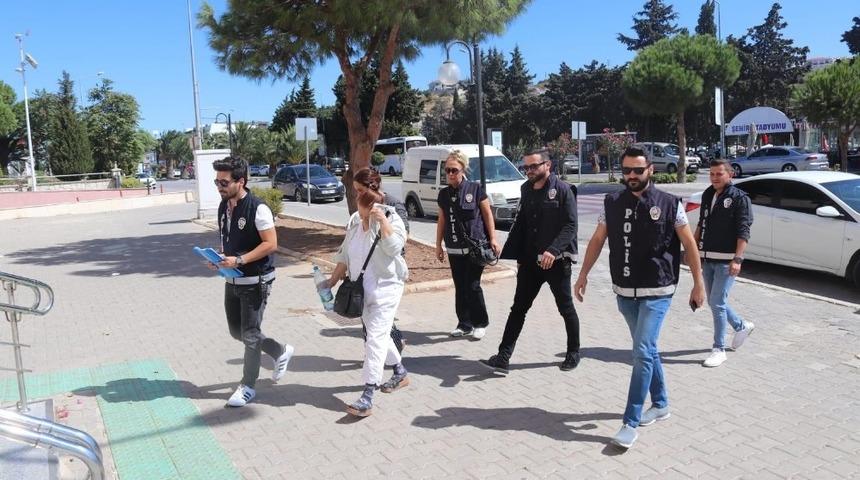 Ala&ccedil;atı&rsquo;da su&ccedil;&uuml;st&uuml; yakalanan 2 yankesici tutuklandı
