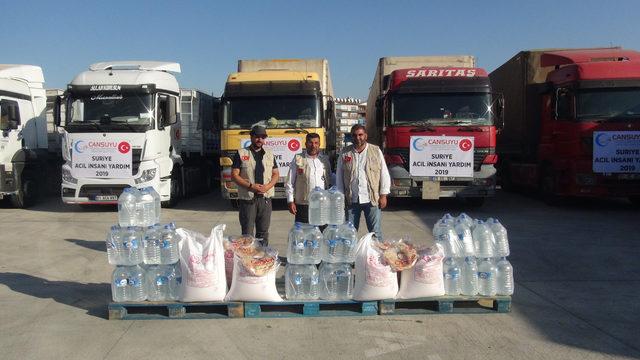 Suriye'deki ihtiyaç sahiplerine 8 TIR'lık gıda ve giyim yardımı