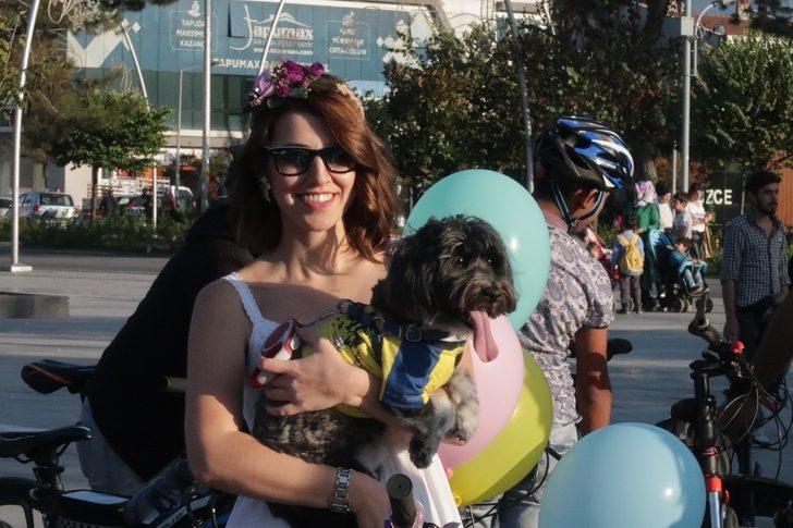 Düzce’de süslü kadınlar pedal çevirdi G1