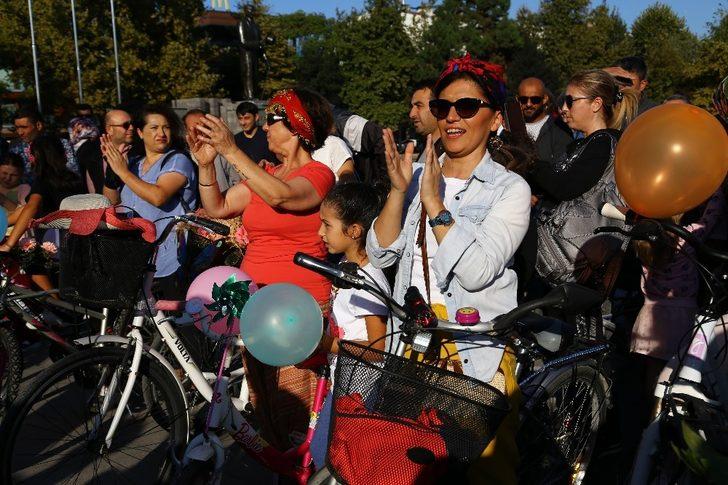 Düzce’de süslü kadınlar pedal çevirdi G2