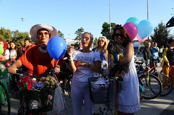 Düzce’de süslü kadınlar pedal çevirdi G3