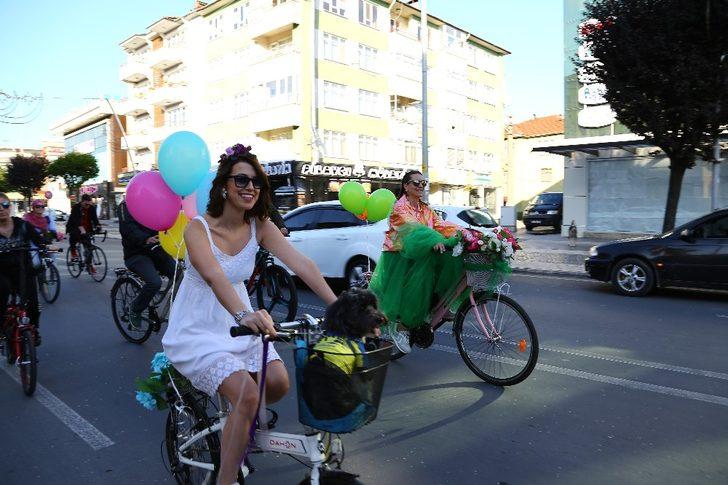 Düzce’de süslü kadınlar pedal çevirdi G5