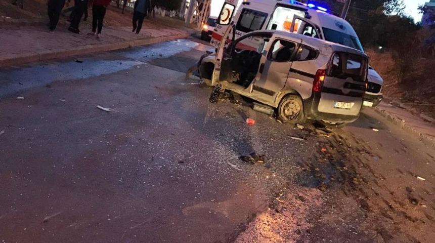 Yan yola uçan aracın çarptığı yaya ağır yaralandı