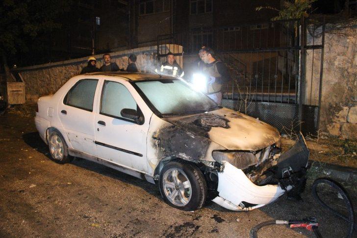 Karaman'da park halindeki araç küle döndü! G2