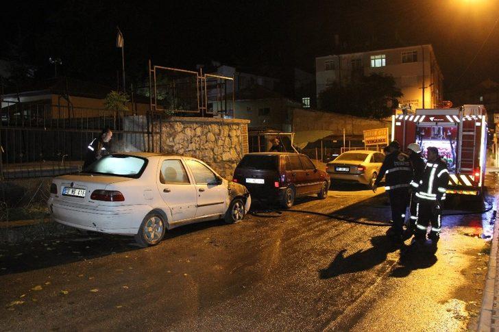 Karaman'da park halindeki araç küle döndü! G1